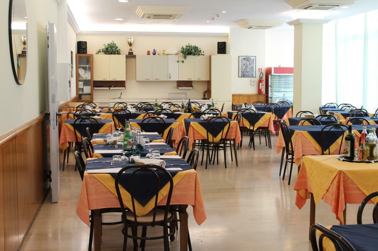 Hotel Loretta ريميني المظهر الخارجي الصورة